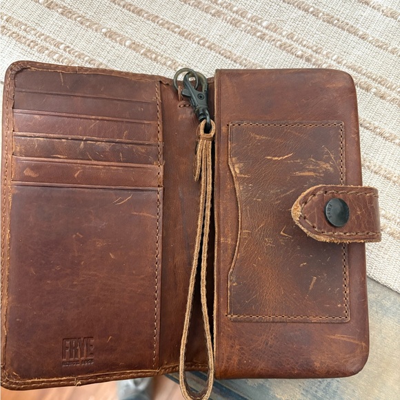 Frye Melissa phone wallet distressed worn in - Picture 6 of 6